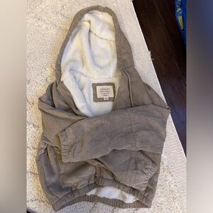 Super cute cropped fluffy jacket!